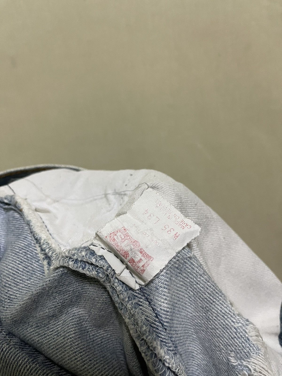 Levi's Vintage Clothing Vintage Thrashed Levis 501 Jeans Size US 33 - 21 Thumbnail