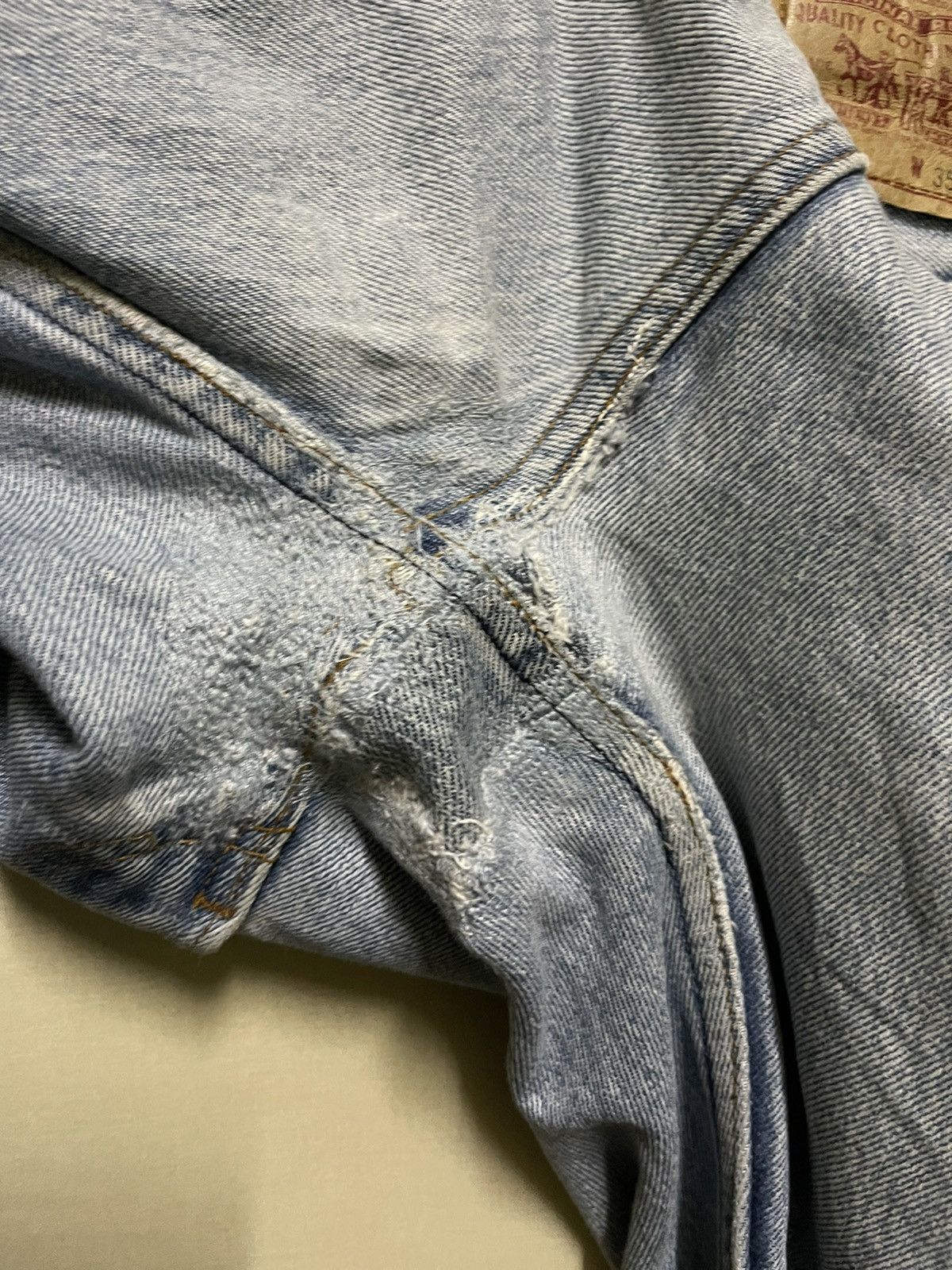Levi's Vintage Clothing Vintage Thrashed Levis 501 Jeans Size US 33 - 19 Thumbnail
