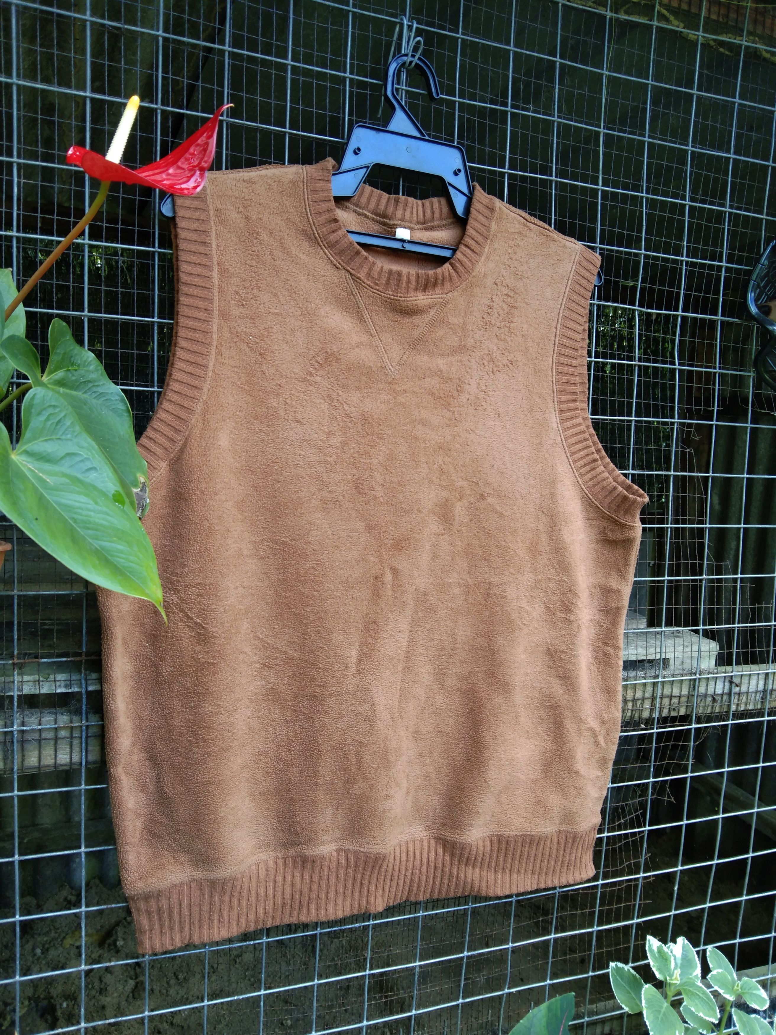 Japanese Brand × Uniqlo UNIQLO MEN'S FLEECE SLEEVELESS SHIRT Size US XL / EU 56 / 4 - 2 Thumbnail