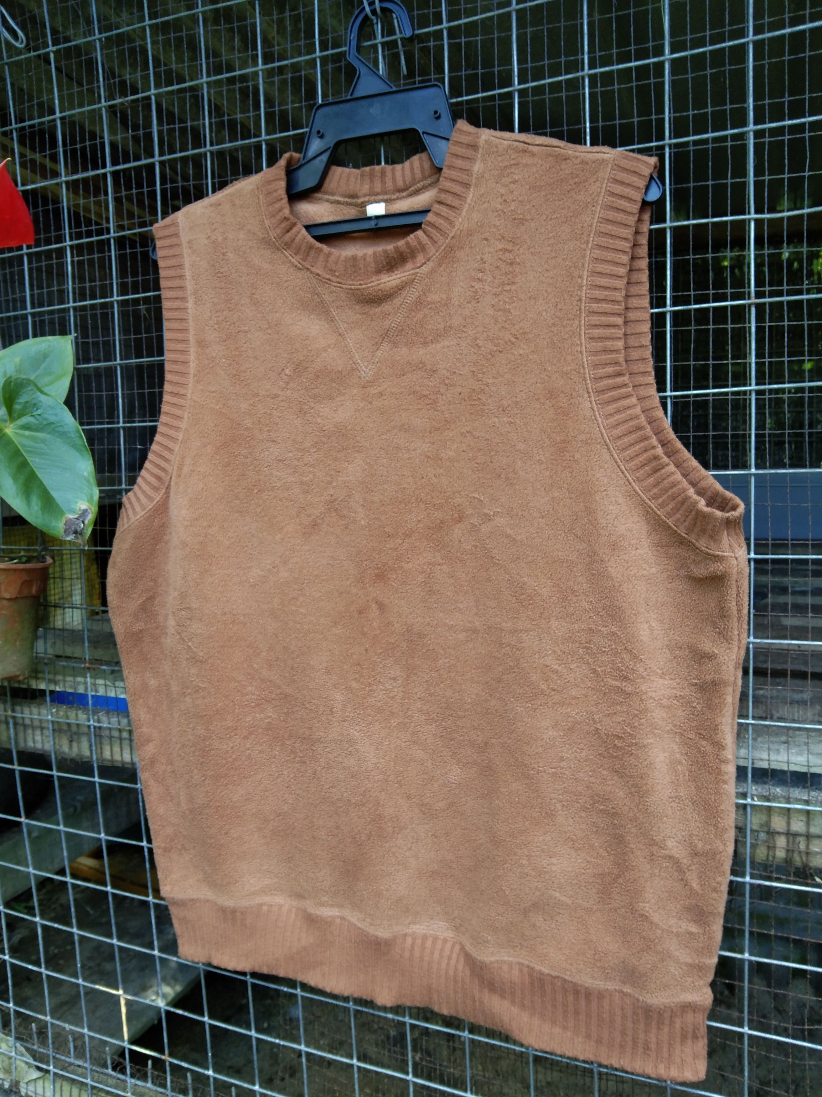Japanese Brand × Uniqlo UNIQLO MEN'S FLEECE SLEEVELESS SHIRT Size US XL / EU 56 / 4 - 1 Thumbnail