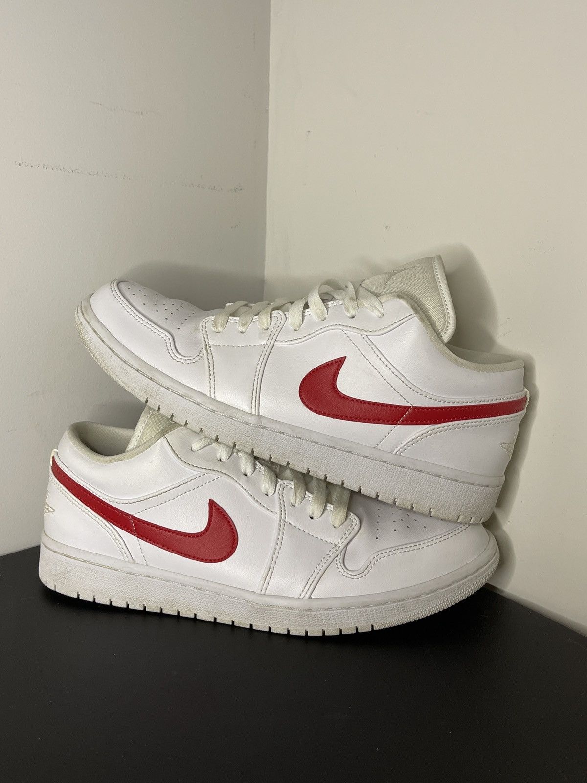 Jordan Brand Jordan 1 LOW Red swoosh Size US 9.5 / EU 42-43 - 1 Thumbnail