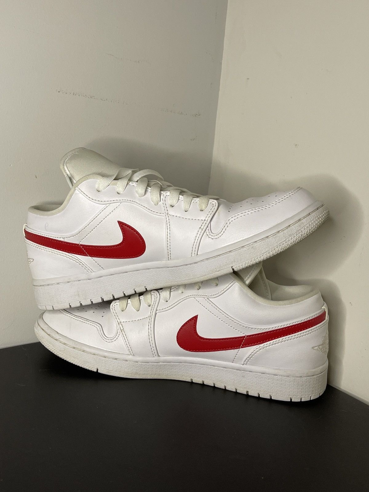 Jordan Brand Jordan 1 LOW Red swoosh Size US 9.5 / EU 42-43 - 2 Thumbnail