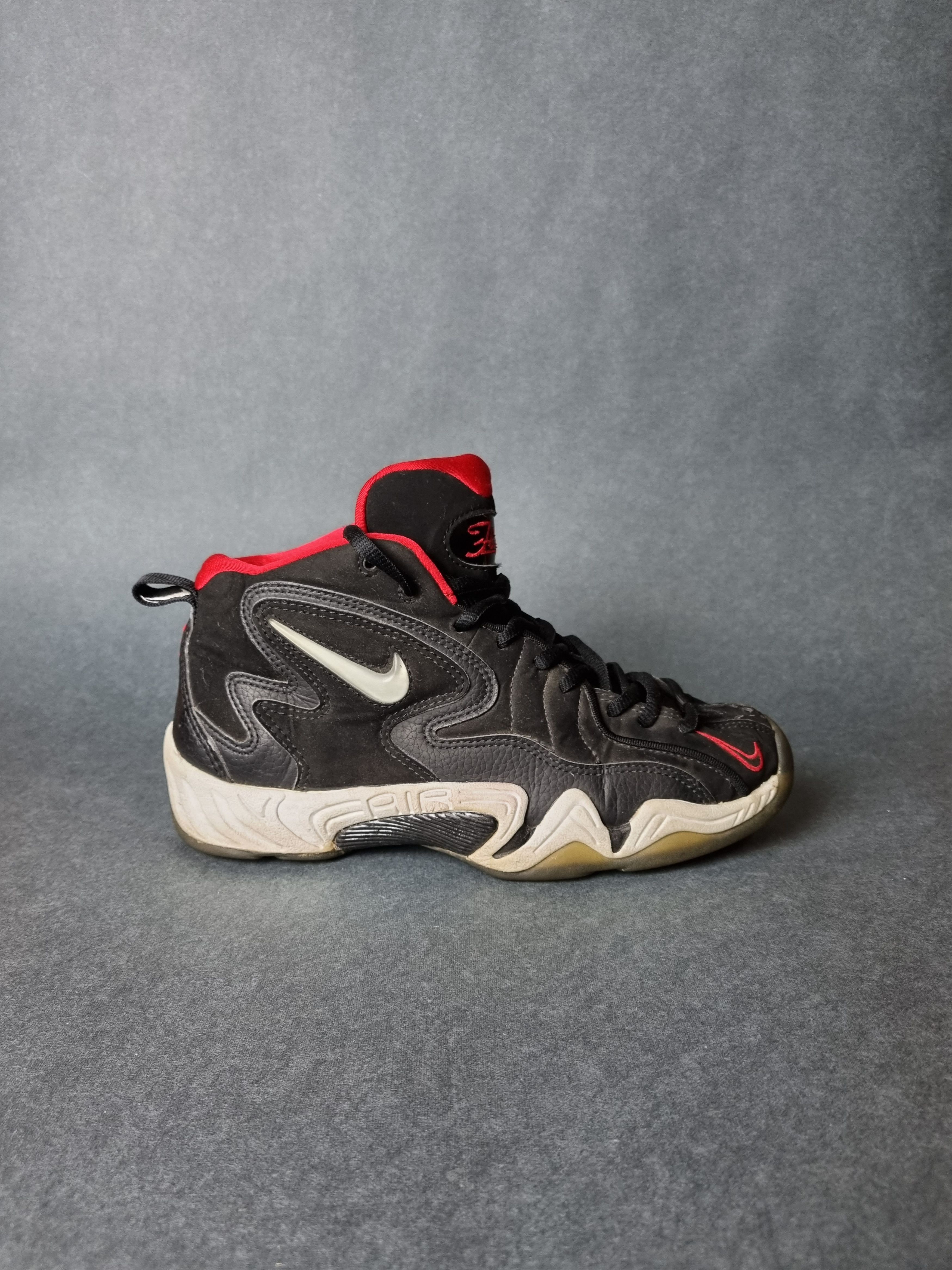 Nike 1997 Nike Air Winged Flight Black / White Varsity Red Size US 8.5 / EU 41-42 - 3 Thumbnail