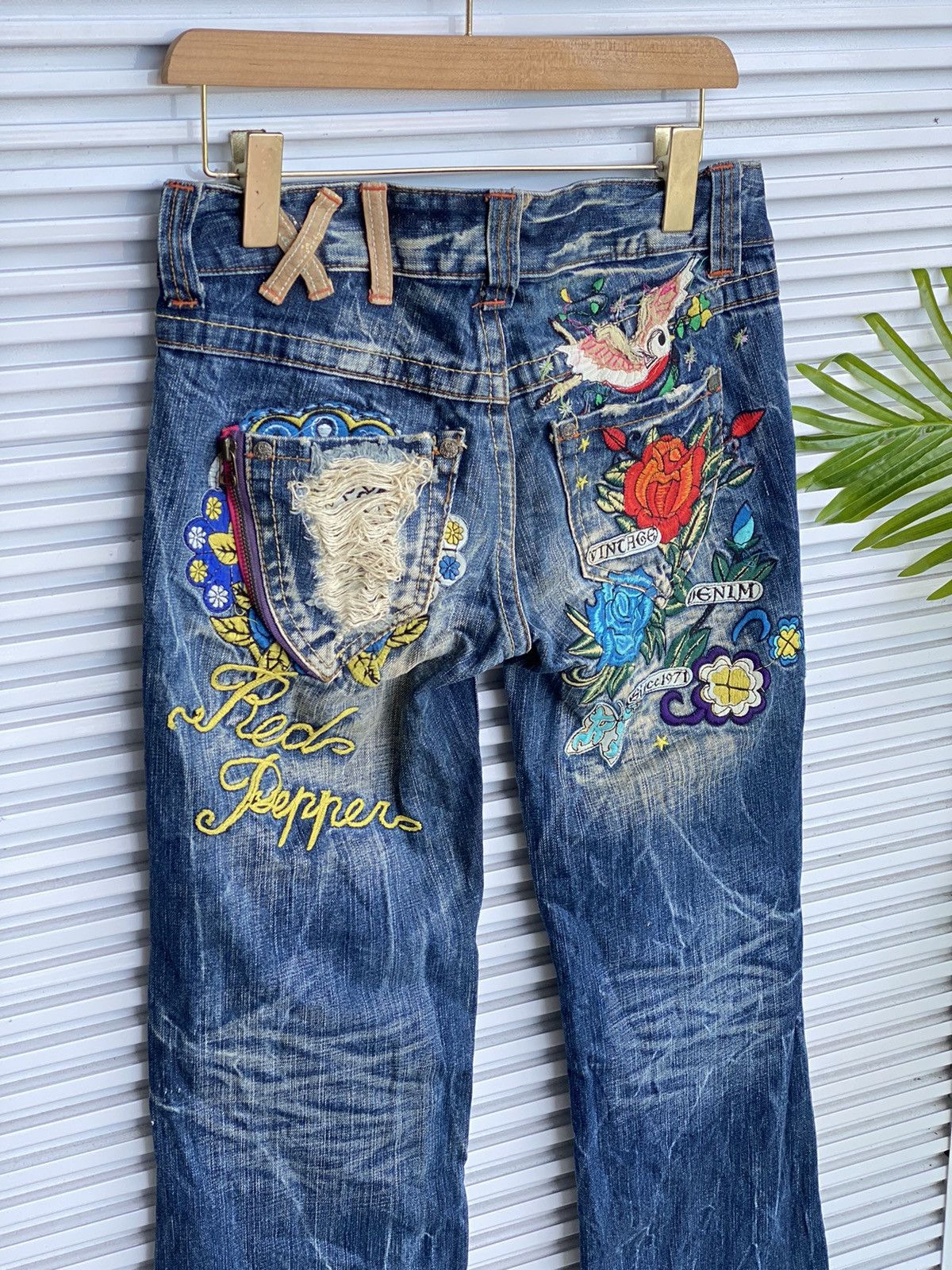 Japanese Brand × Vintage XX Red Pepper Skulls Flowers Embroidered Denim Size US 30 / EU 46 - 1 Thumbnail