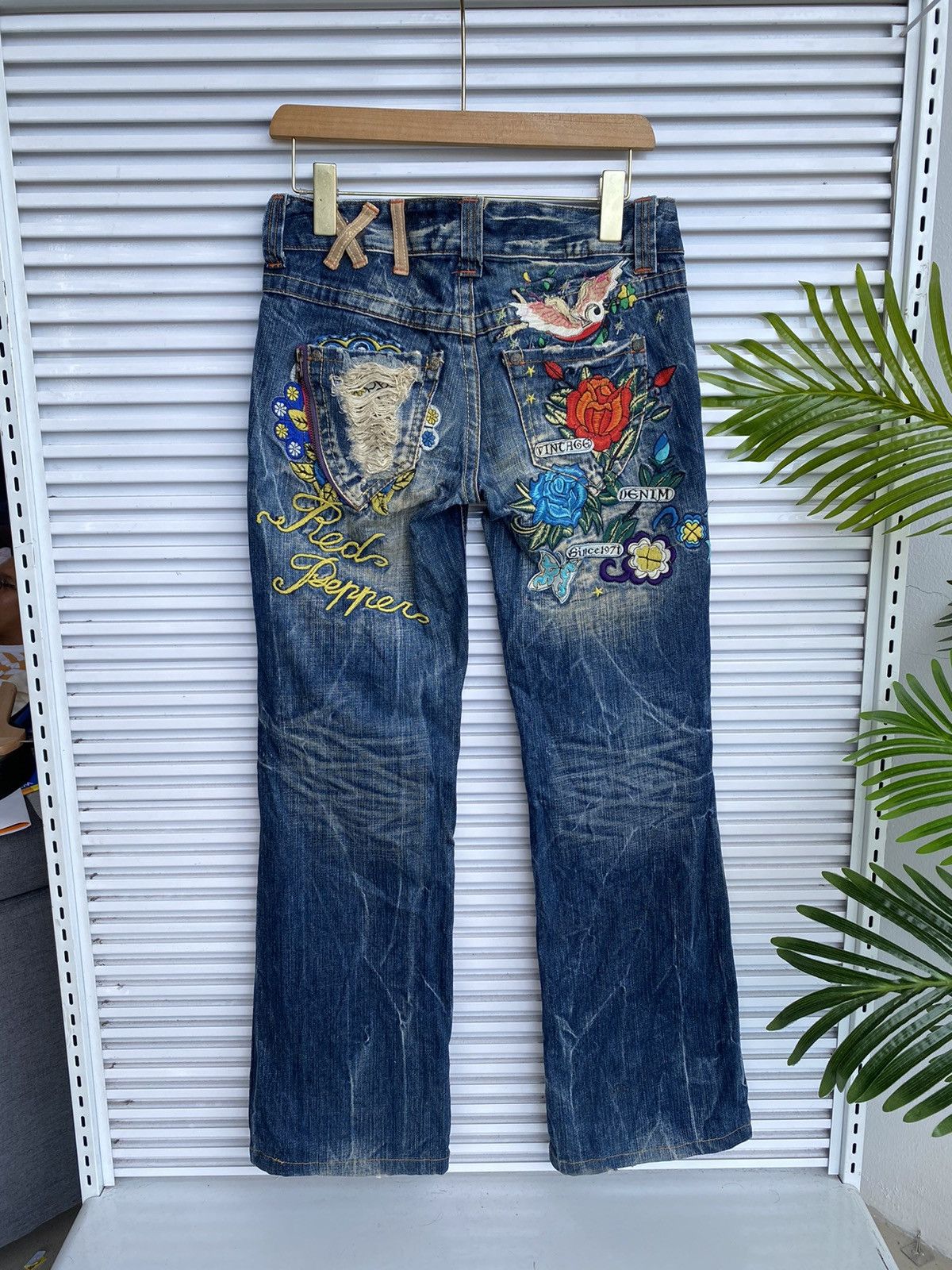 Japanese Brand × Vintage XX Red Pepper Skulls Flowers Embroidered Denim Size US 30 / EU 46 - 3 Thumbnail