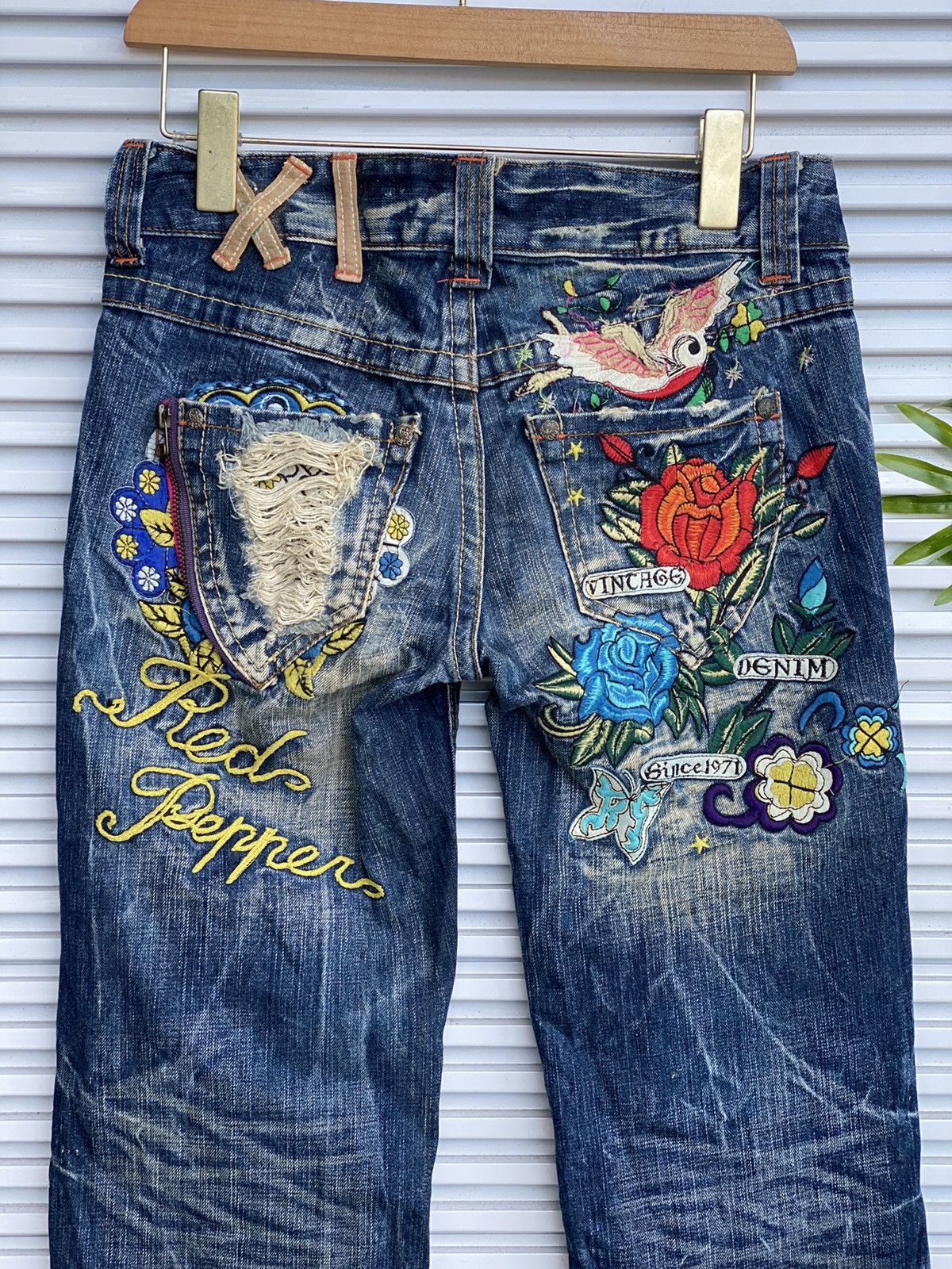 Japanese Brand × Vintage XX Red Pepper Skulls Flowers Embroidered Denim Size US 30 / EU 46 - 2 Thumbnail