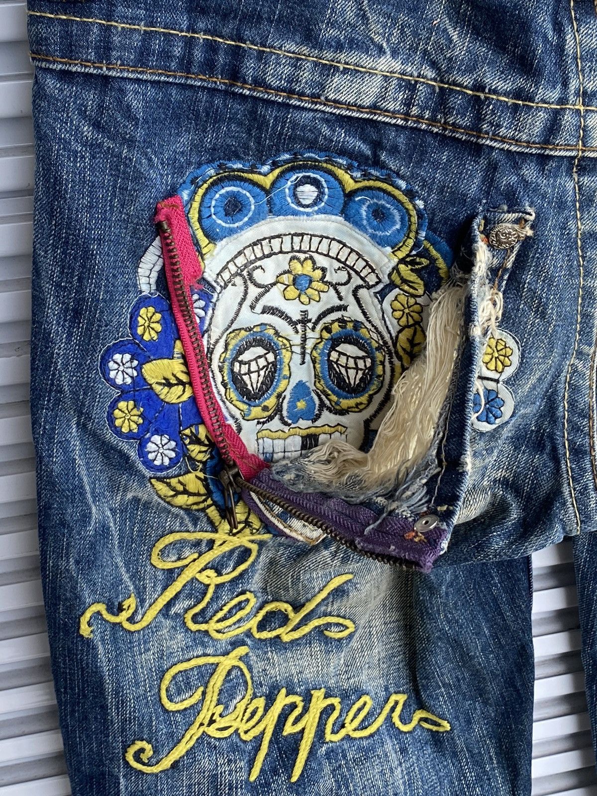 Japanese Brand × Vintage XX Red Pepper Skulls Flowers Embroidered Denim Size US 30 / EU 46 - 4 Thumbnail
