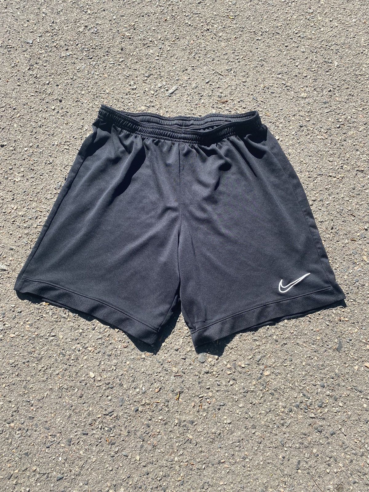 Nike Vintage Nike shorts streetwear y2k swoosh casual size L Size US 34 / EU 50 - 1 Thumbnail