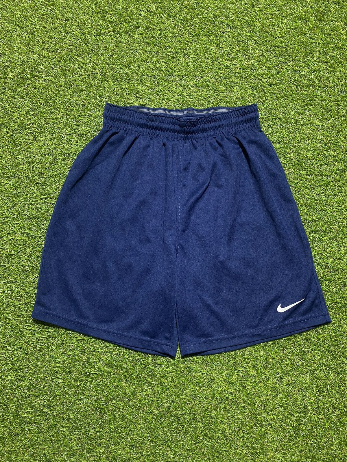 Nike Vintage Nike shorts streetwear swoosh casual y2k size S Size US 30 / EU 46 - 1 Thumbnail