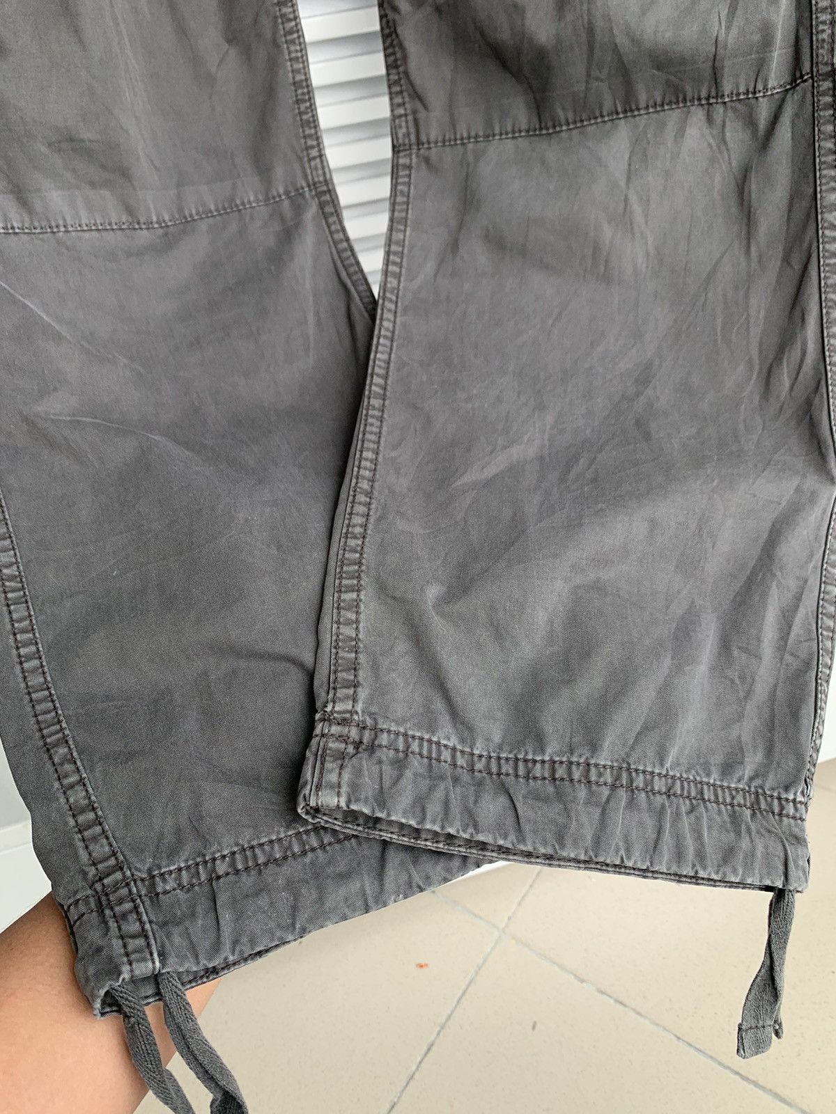 Uniqlo Vintage Uniqlo Multi Pocket Parachute Cargo Pant Size US 33 - 7 Thumbnail