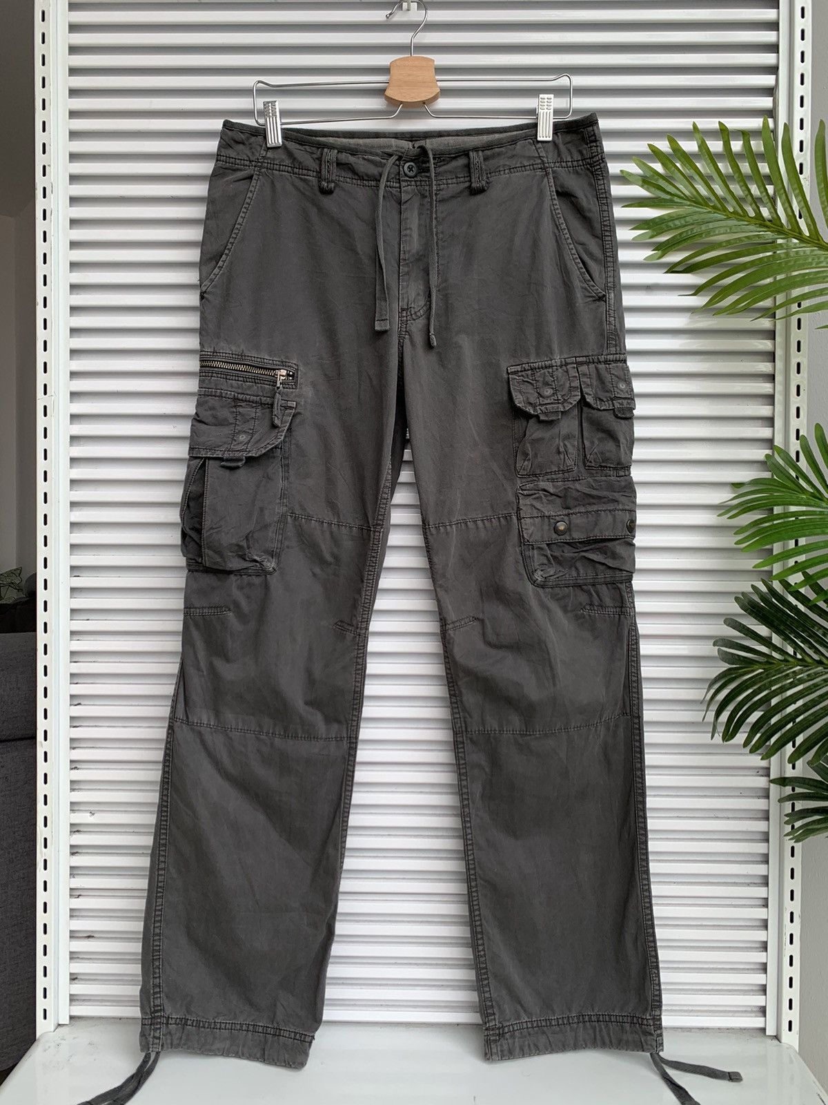 Uniqlo Vintage Uniqlo Multi Pocket Parachute Cargo Pant Size US 33 - 1 Thumbnail