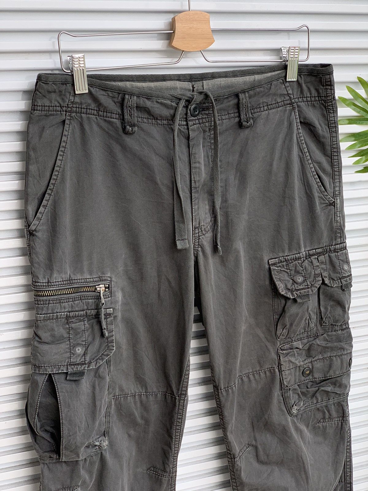 Uniqlo Vintage Uniqlo Multi Pocket Parachute Cargo Pant Size US 33 - 3 Thumbnail