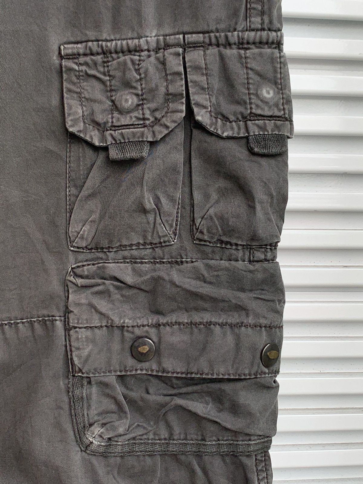 Uniqlo Vintage Uniqlo Multi Pocket Parachute Cargo Pant Size US 33 - 6 Thumbnail