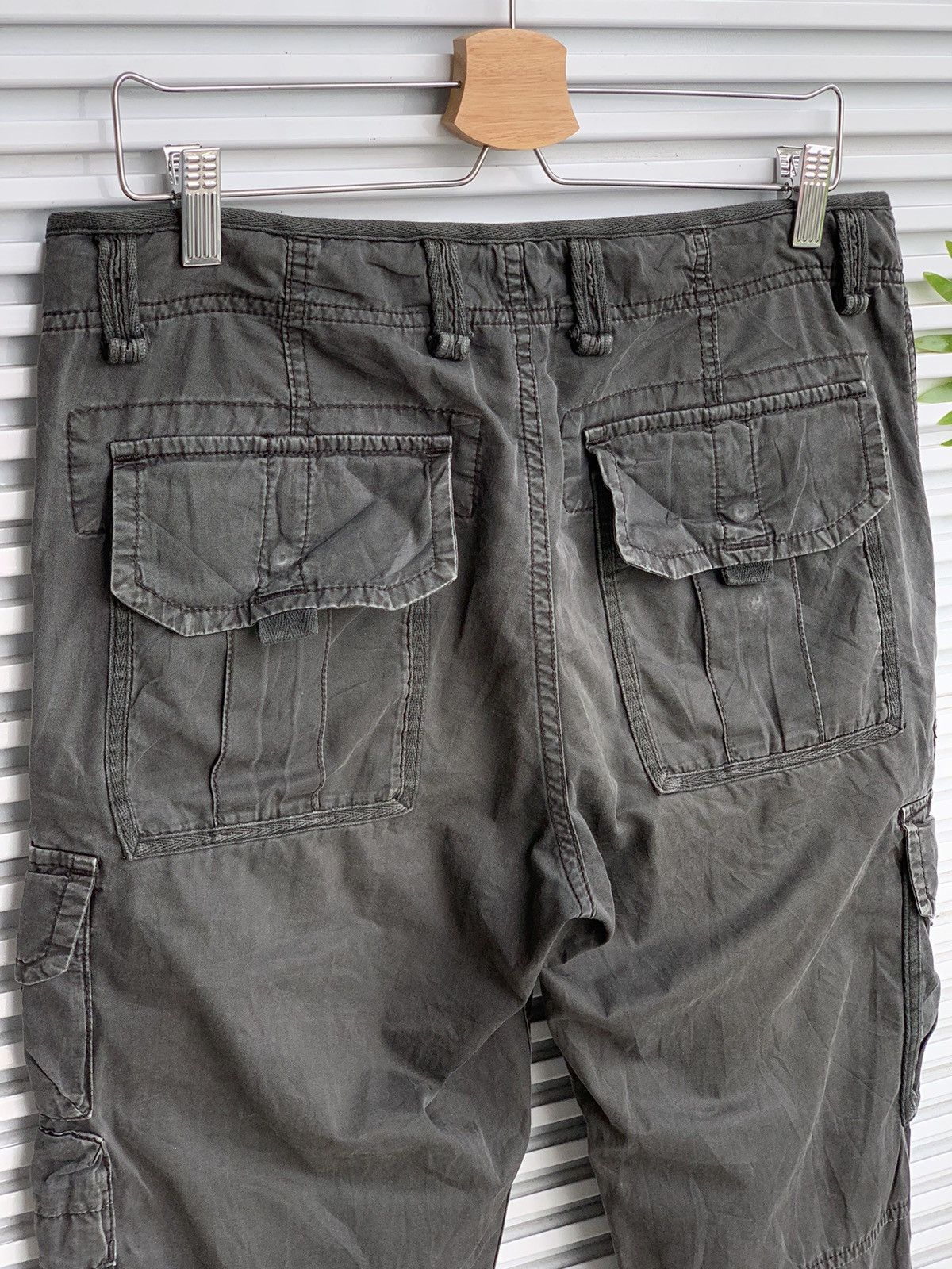 Uniqlo Vintage Uniqlo Multi Pocket Parachute Cargo Pant Size US 33 - 4 Thumbnail