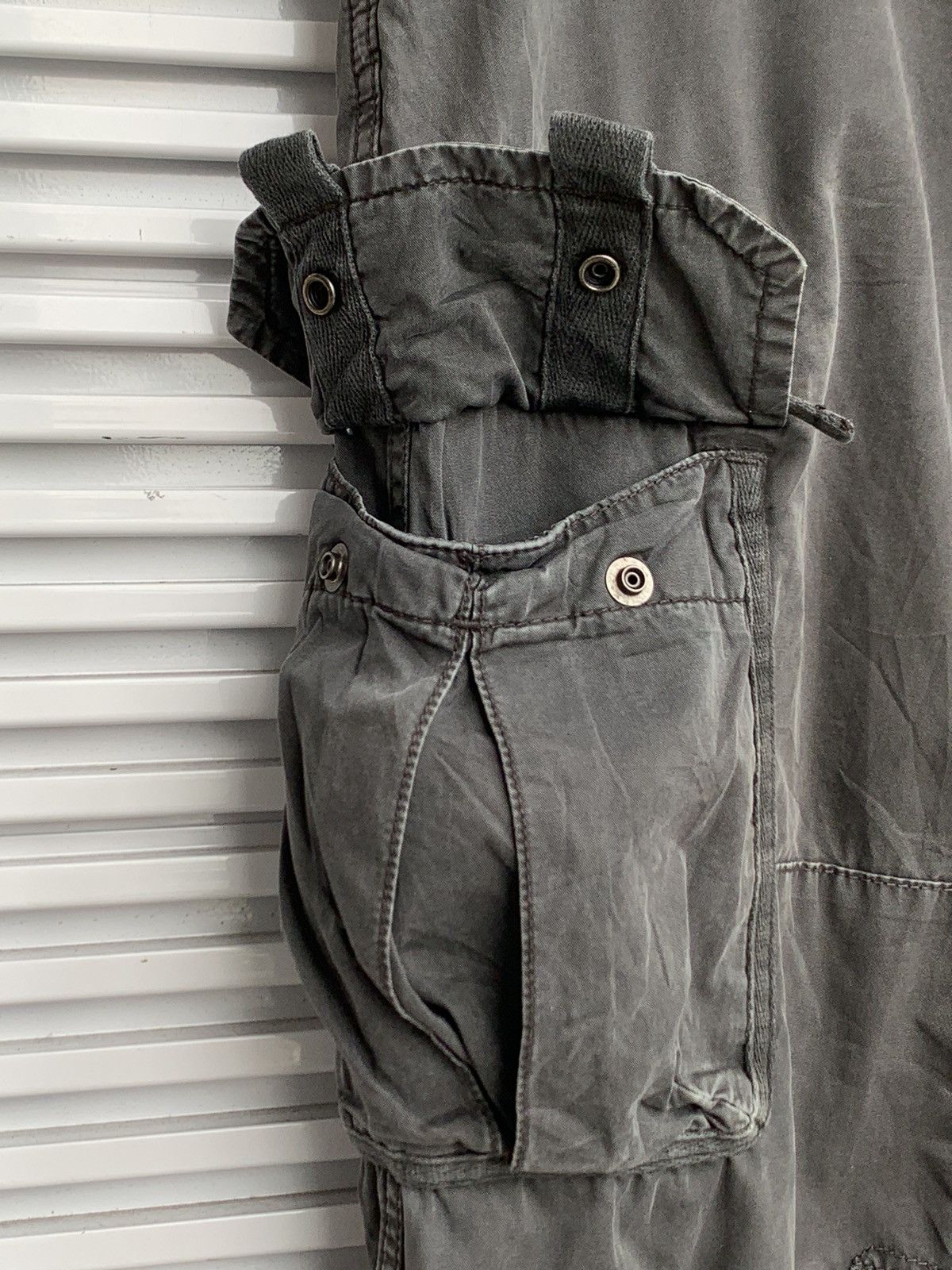 Uniqlo Vintage Uniqlo Multi Pocket Parachute Cargo Pant Size US 33 - 5 Thumbnail