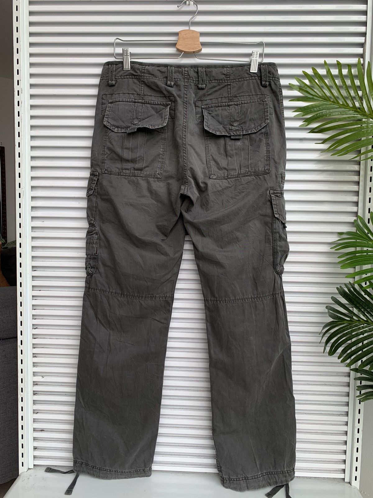 Uniqlo Vintage Uniqlo Multi Pocket Parachute Cargo Pant Size US 33 - 2 Thumbnail