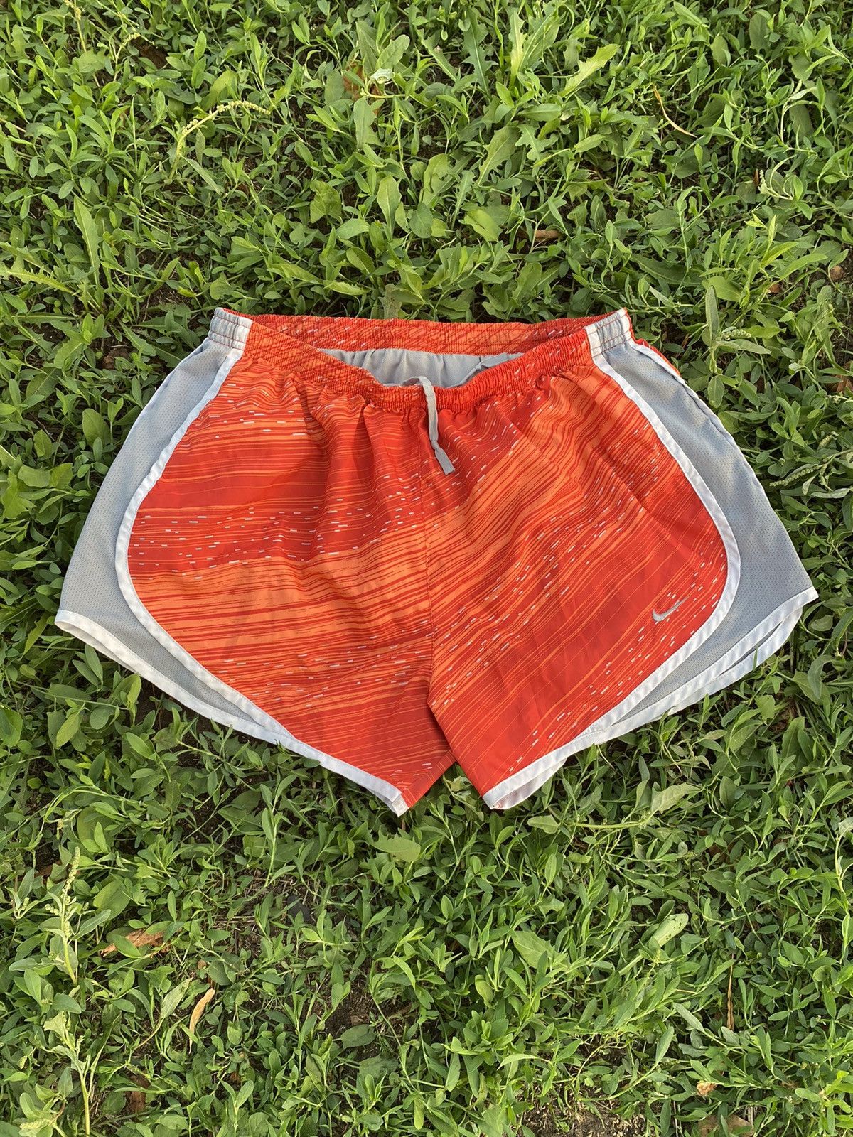 Nike Vintage Nike shorts streetwear swoosh casual y2k size M Size US 32 / EU 48 - 1 Thumbnail
