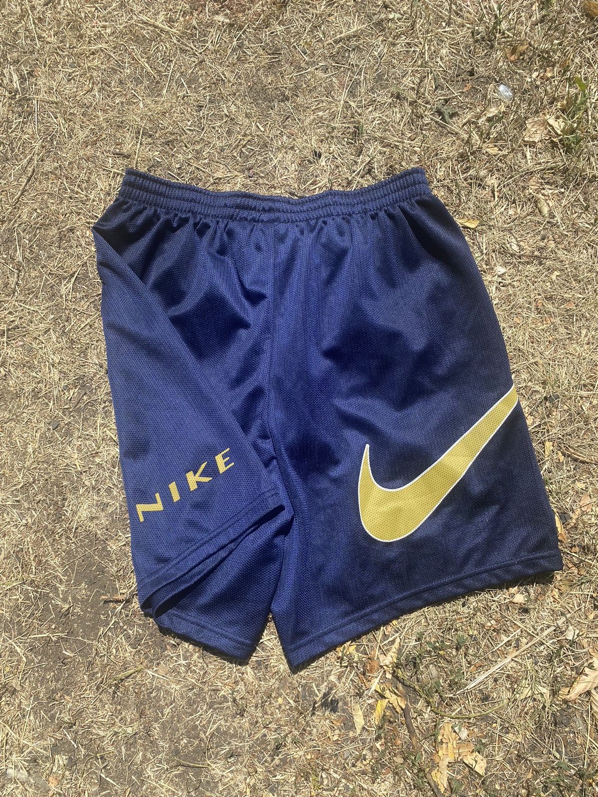 Nike Vintage Nike shorts streetwear swoosh casual y2k size S Size US 30 / EU 46 - 1 Thumbnail