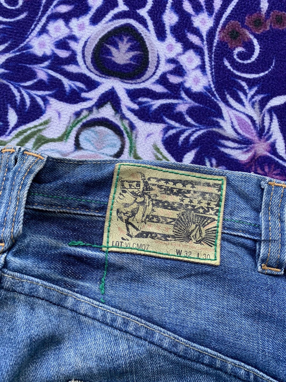 Volcom Vintage Volcom Distressed Denim Size US 33 - 14 Thumbnail