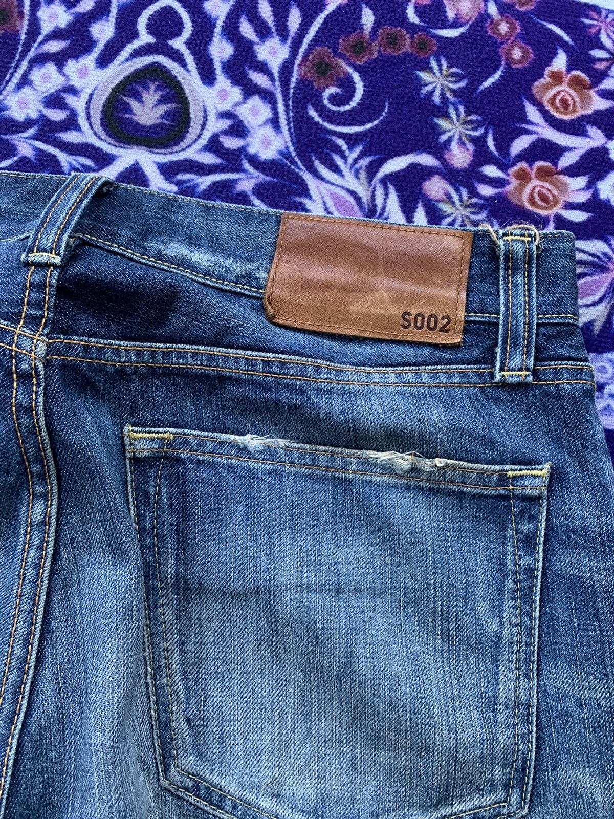 Uniqlo Uniqlo Faded Wash Denim Size US 34 / EU 50 - 9 Thumbnail