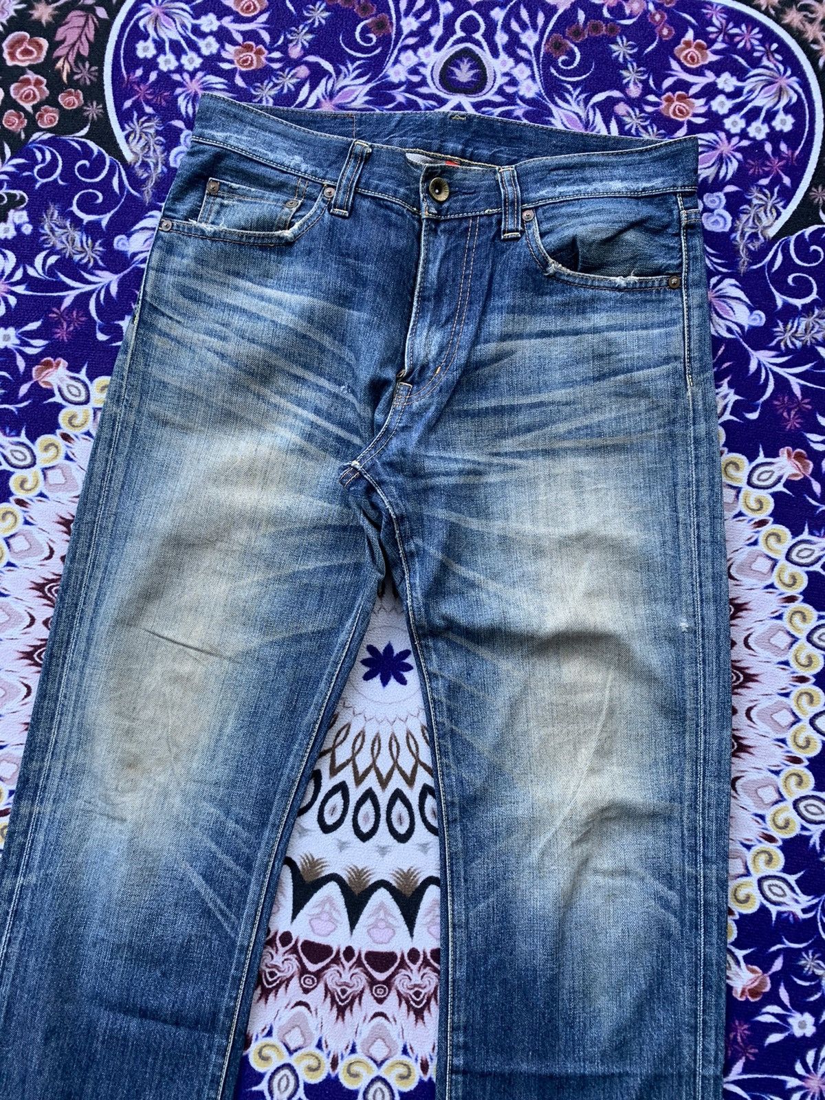 Uniqlo Uniqlo Faded Wash Denim Size US 34 / EU 50 - 2 Thumbnail
