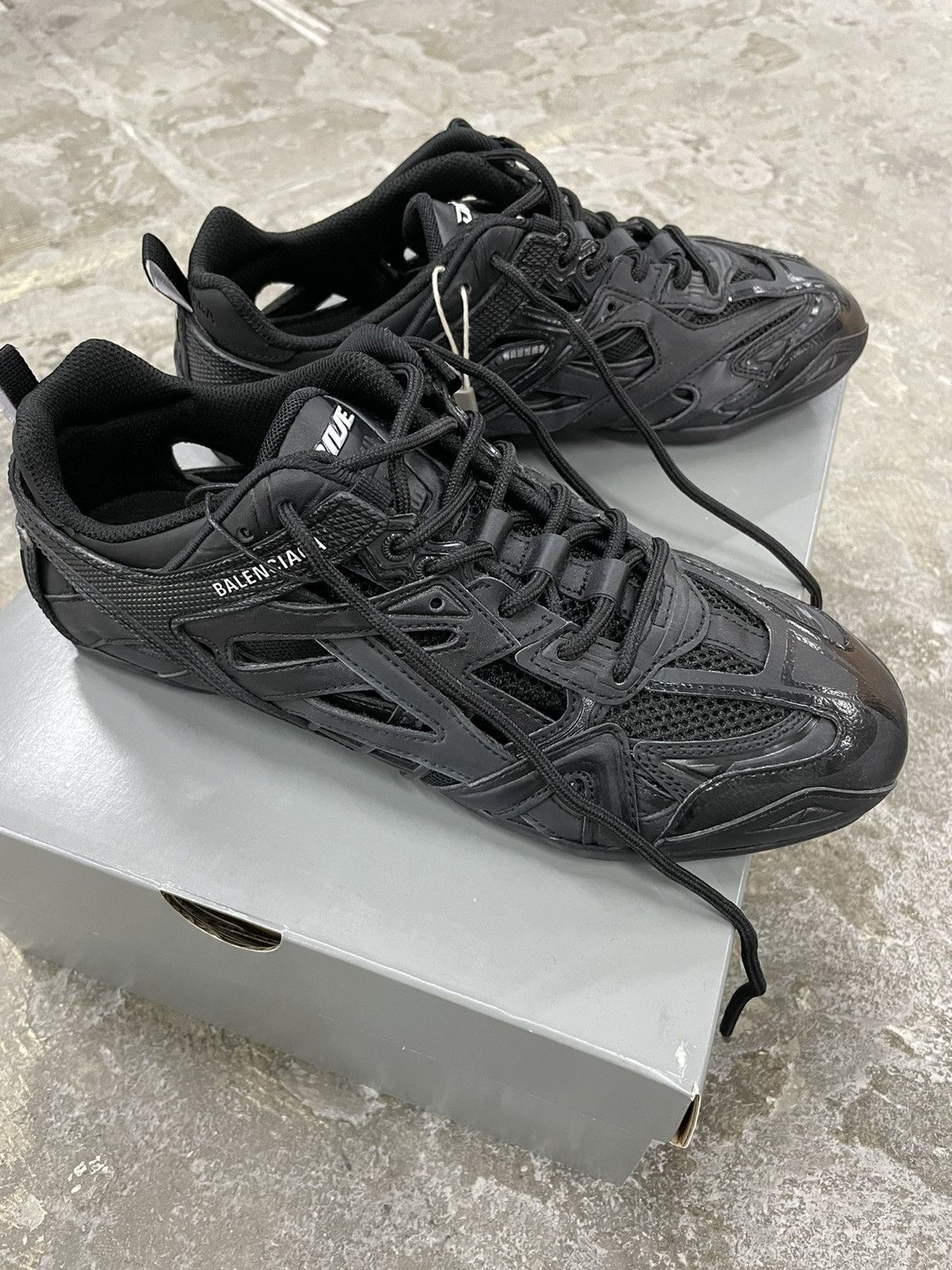 Balenciaga Balenciaga cut out sneakers 41 Size US 8 / EU 41 - 2 Thumbnail