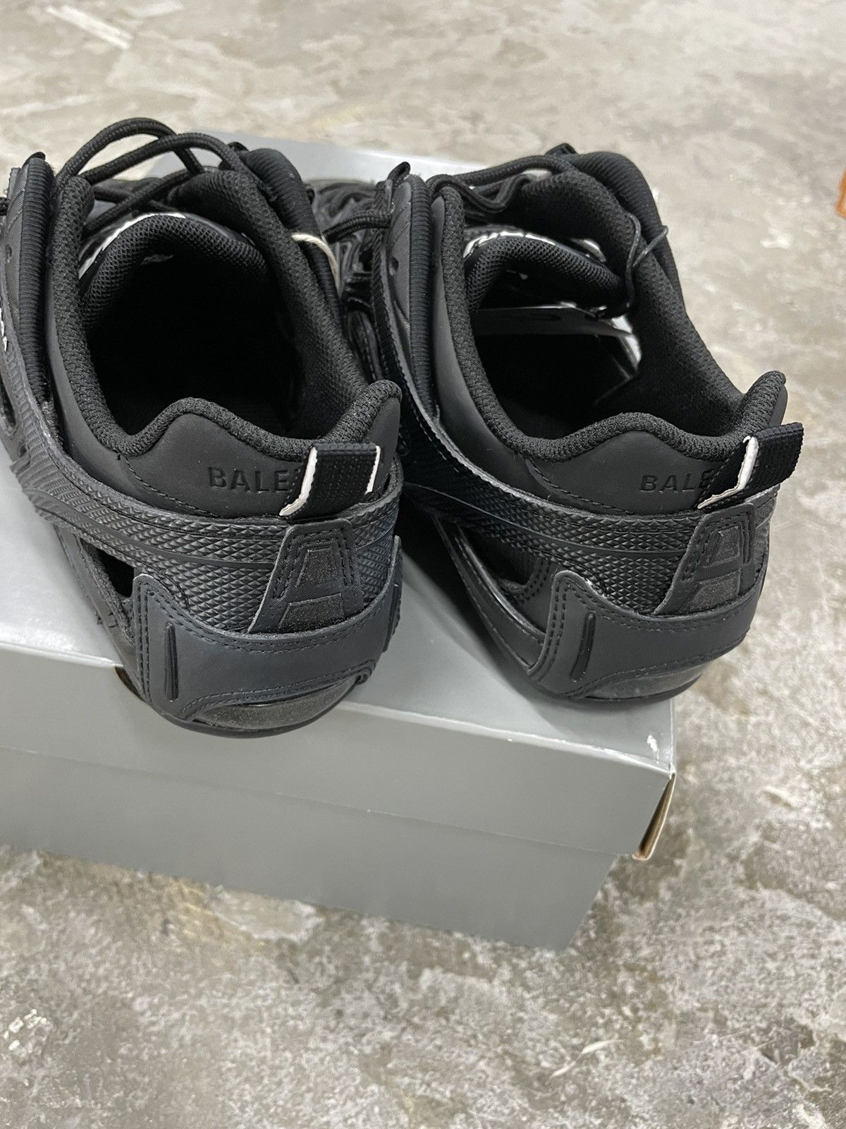 Balenciaga Balenciaga cut out sneakers 41 Size US 8 / EU 41 - 8 Thumbnail