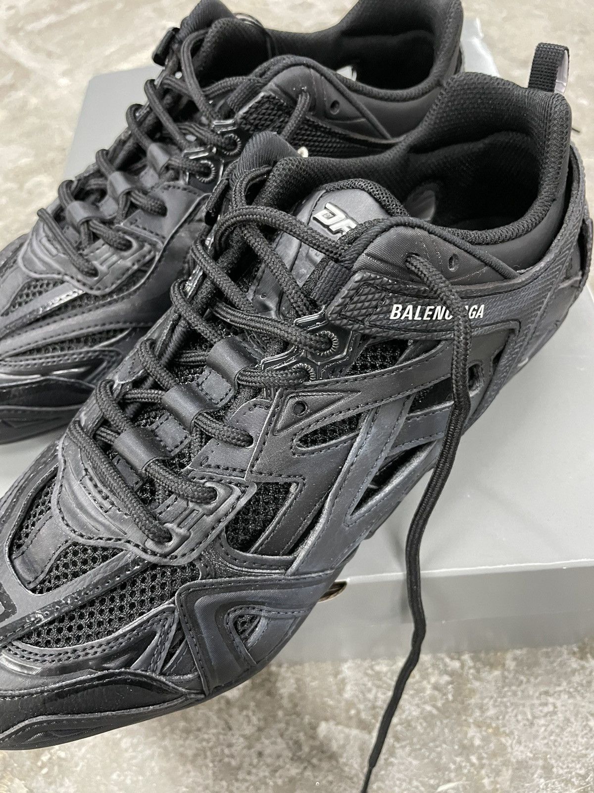 Balenciaga Balenciaga cut out sneakers 41 Size US 8 / EU 41 - 7 Thumbnail