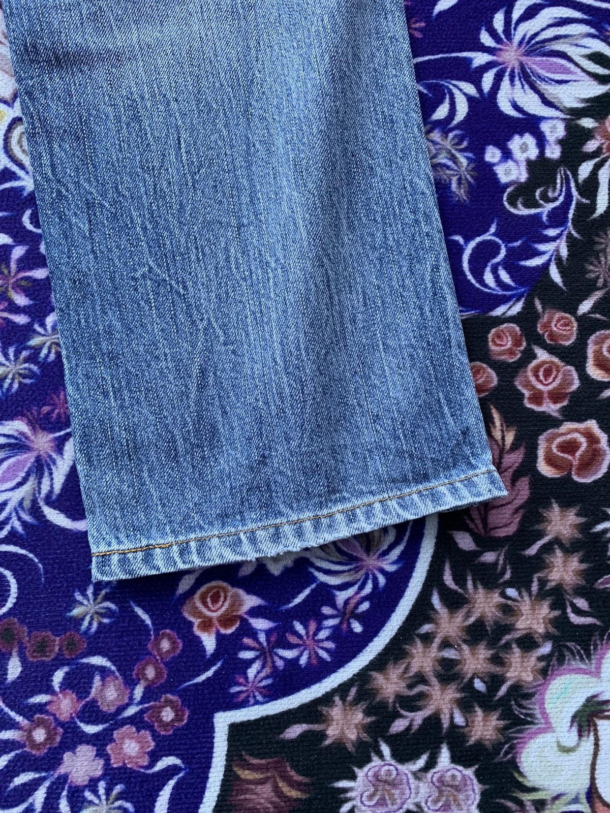 Japanese Brand Uniqlo UJ Faded Wash Denim Size US 33 - 9 Thumbnail