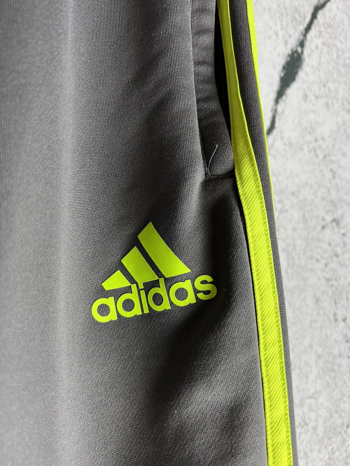 Adidas Chelsea London Carabao Cup Adidas sweatpants Size US 30 / EU 46 - 4 Thumbnail