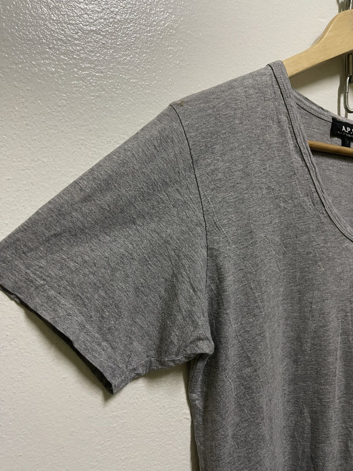 A.P.C. Plain V Neck T Shirt Size US S / EU 44-46 / 1 - 2 Thumbnail