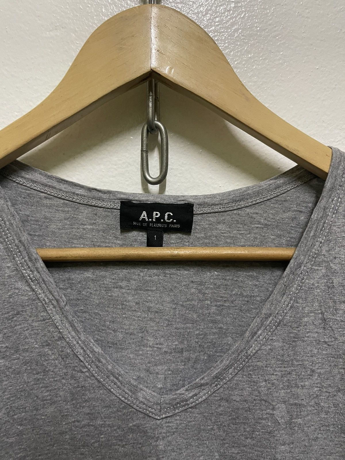 A.P.C. Plain V Neck T Shirt Size US S / EU 44-46 / 1 - 4 Thumbnail