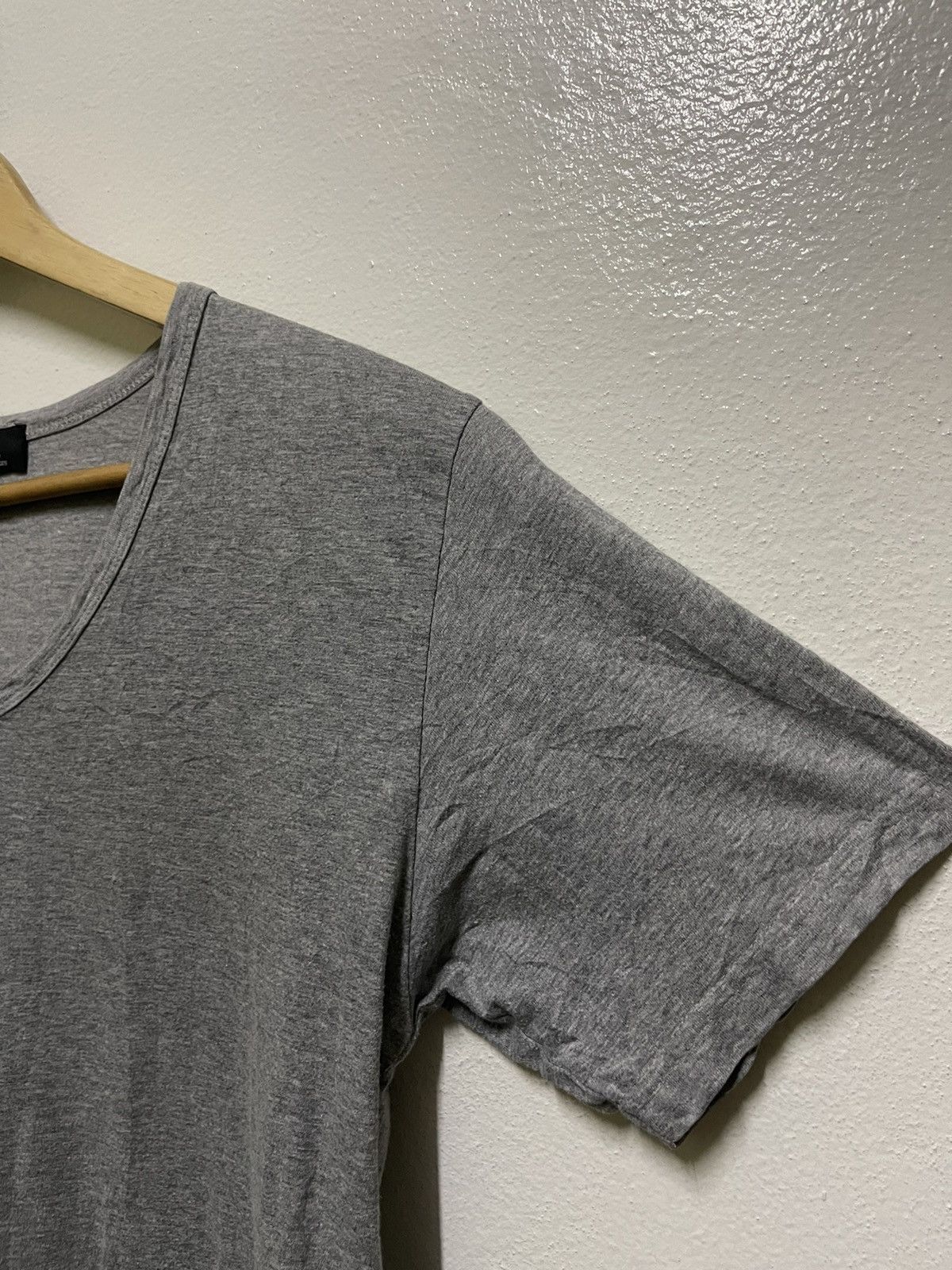 A.P.C. Plain V Neck T Shirt Size US S / EU 44-46 / 1 - 6 Thumbnail
