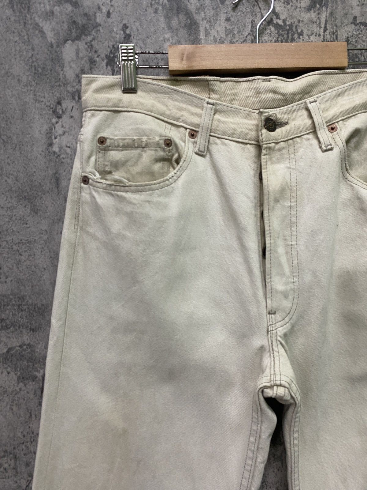 Levi's × Vintage Vintage 90s LEVIS 501 Dirty White Denim- L60 Size US 32 / EU 48 - 4 Thumbnail