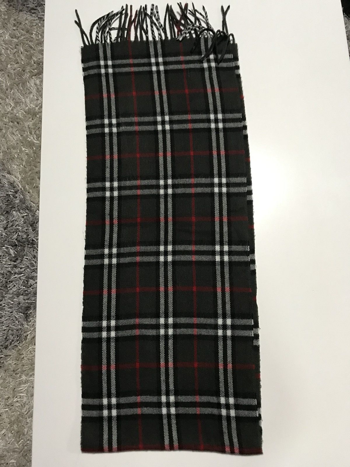 Burberry VINTAGE BURBERRYS GREY CHECK PLAID SCAF WOOL ENGLAND Size ONE SIZE - 1 Thumbnail