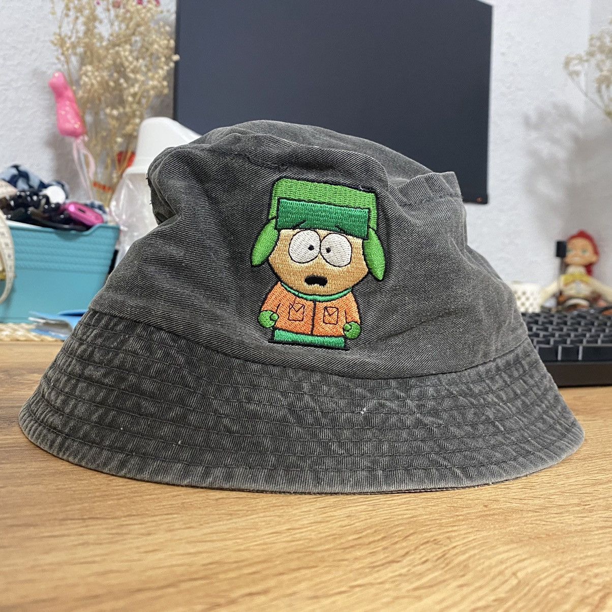 Vintage VINTAGE 00s SOUTH PARK YOU BASTARDS STONE WASHED BUCKET HAT Size ONE SIZE - 1 Thumbnail