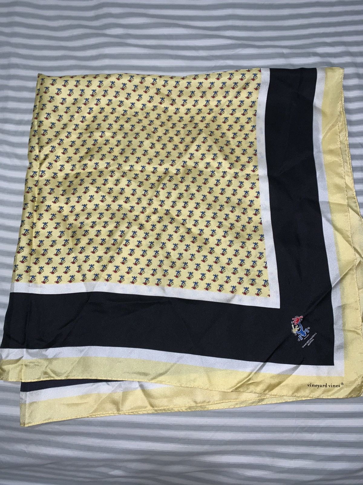 Keith Haring × Schneiders × Vineyard Vines Keith Haring Vineyard Vines Scarf Schneider’s Children Hospi Size ONE SIZE - 2 Thumbnail