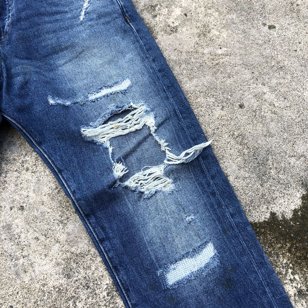 H&M 🔥Thrash🔥H&M Thrash Rips Stone Wash Slim Denim Jeans Size US 32 / EU 48 - 9 Thumbnail