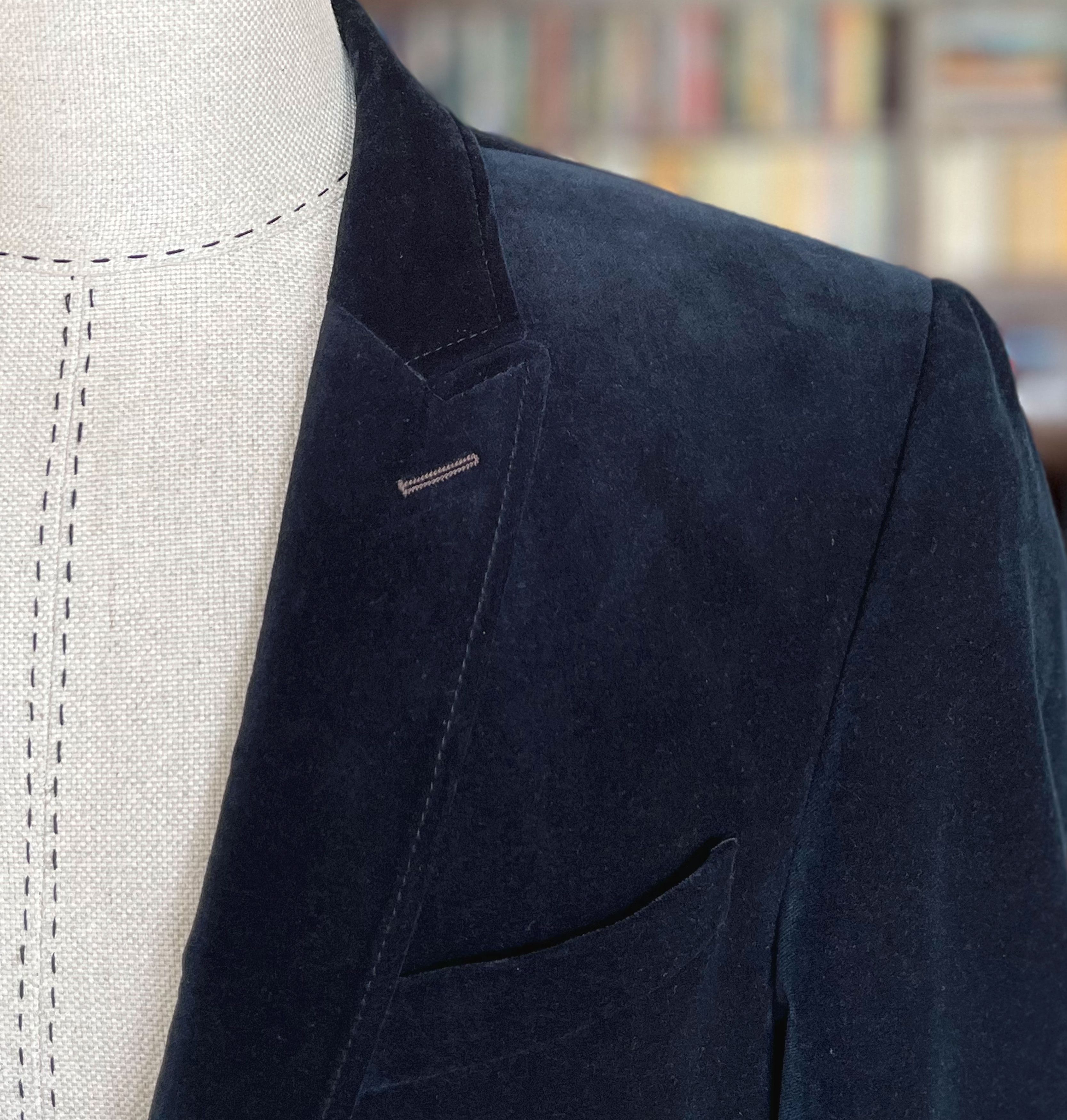Vintage Velvet Peak Lapels Men's Tuxedo - Pit to pit 22.05in / 56cm Size 40R - 1 Thumbnail