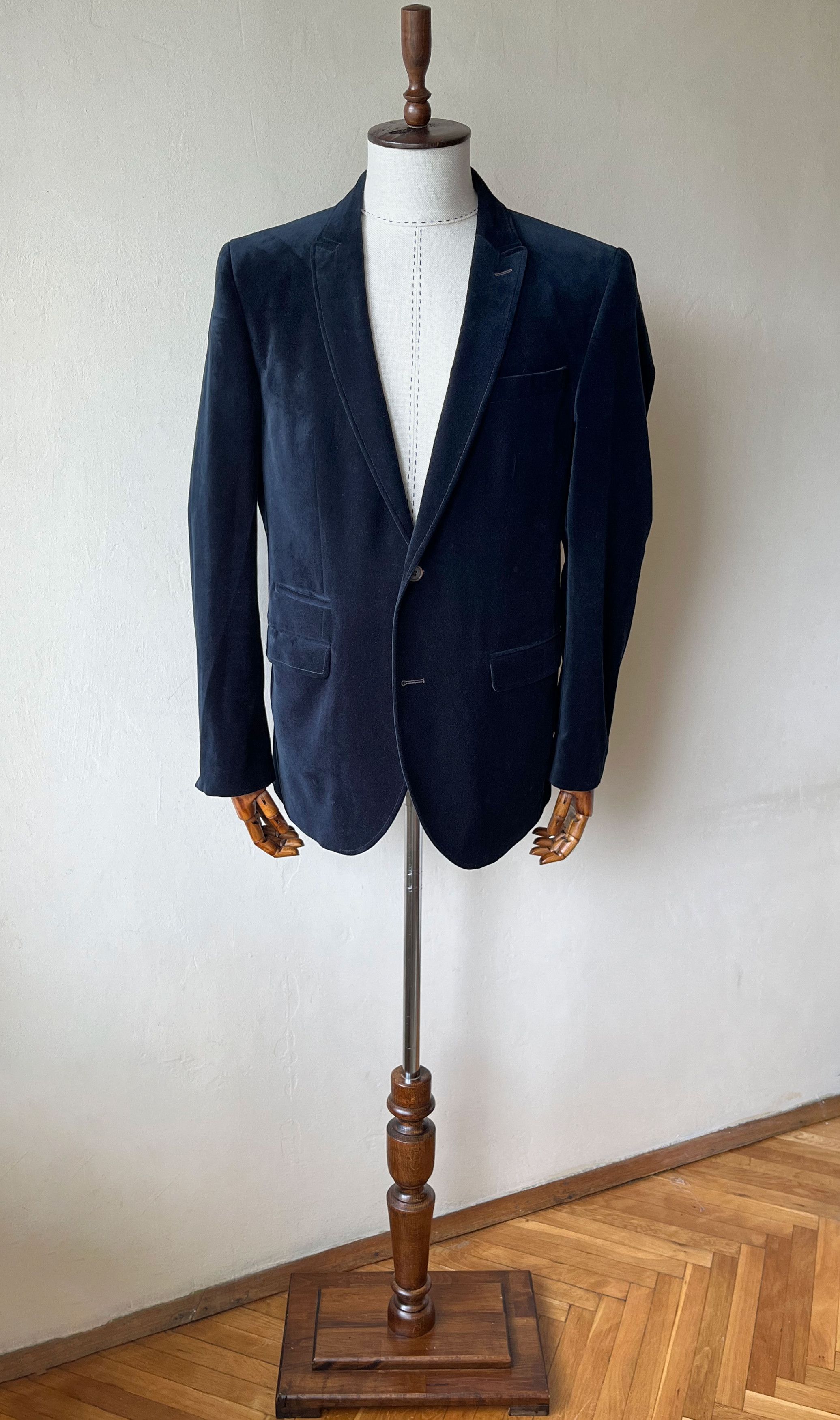 Vintage Velvet Peak Lapels Men's Tuxedo - Pit to pit 22.05in / 56cm Size 40R - 2 Thumbnail