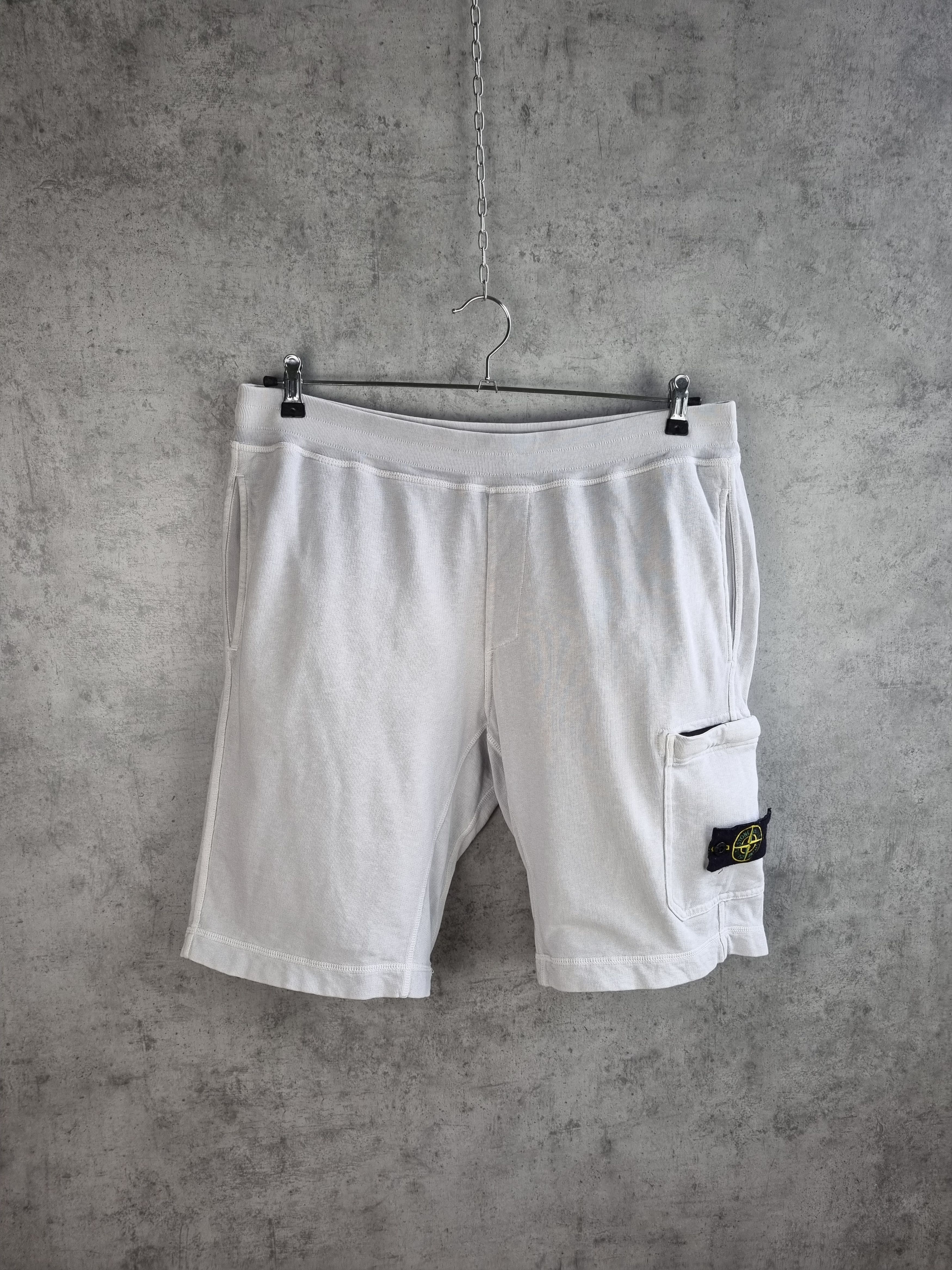Stone Island STONE ISLAND Patch Shorts in rare size Size US 33 - 1 Thumbnail