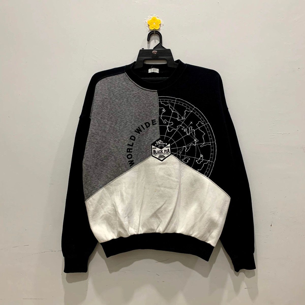 BLACK PIA Sweatshirt Size L Fits XL