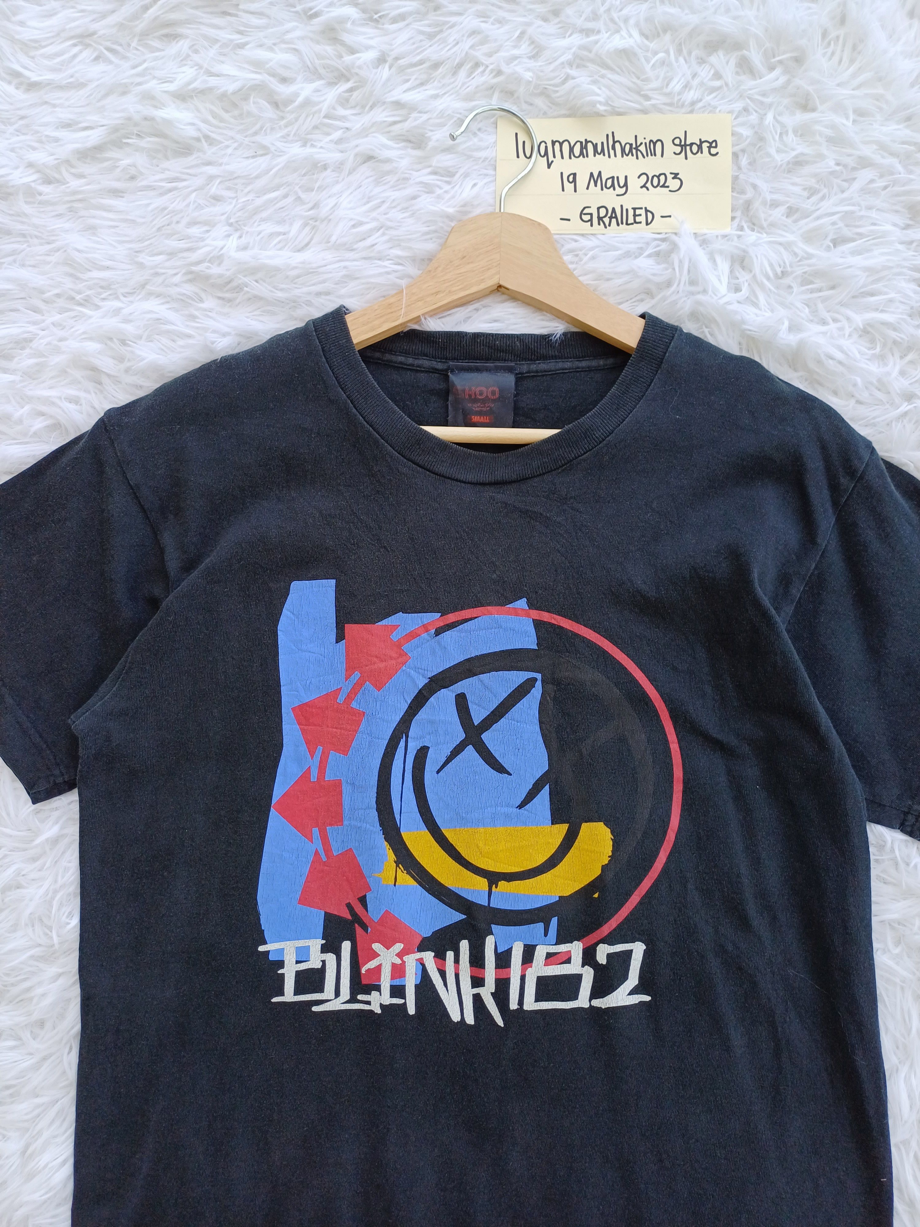 Band Tees Rare Vintage BLINK 182 Spellout Tshirt Size US S / EU 44-46 / 1 - 5 Thumbnail