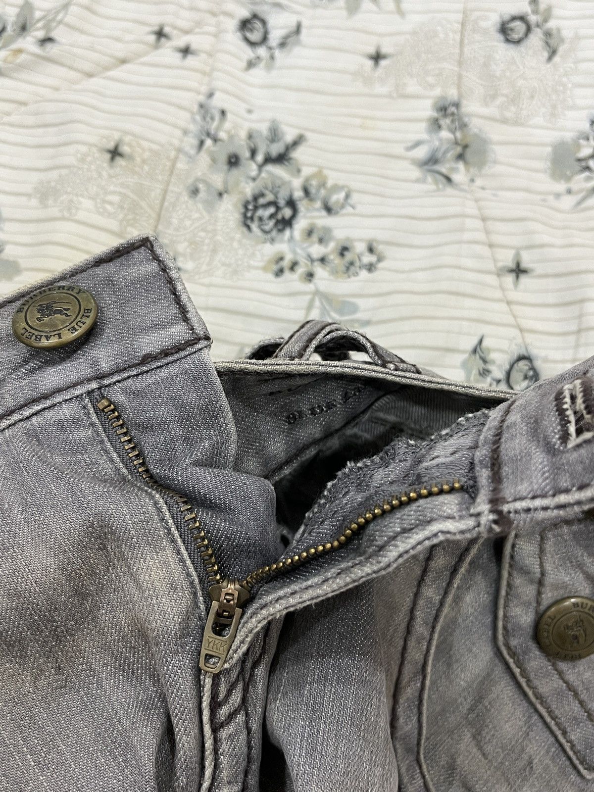 Burberry (Fff). BURBERRYS BLUE LABEL HYPEBEAST DENIM SKIRTS Size 30" / US 8 / IT 44 - 10 Thumbnail