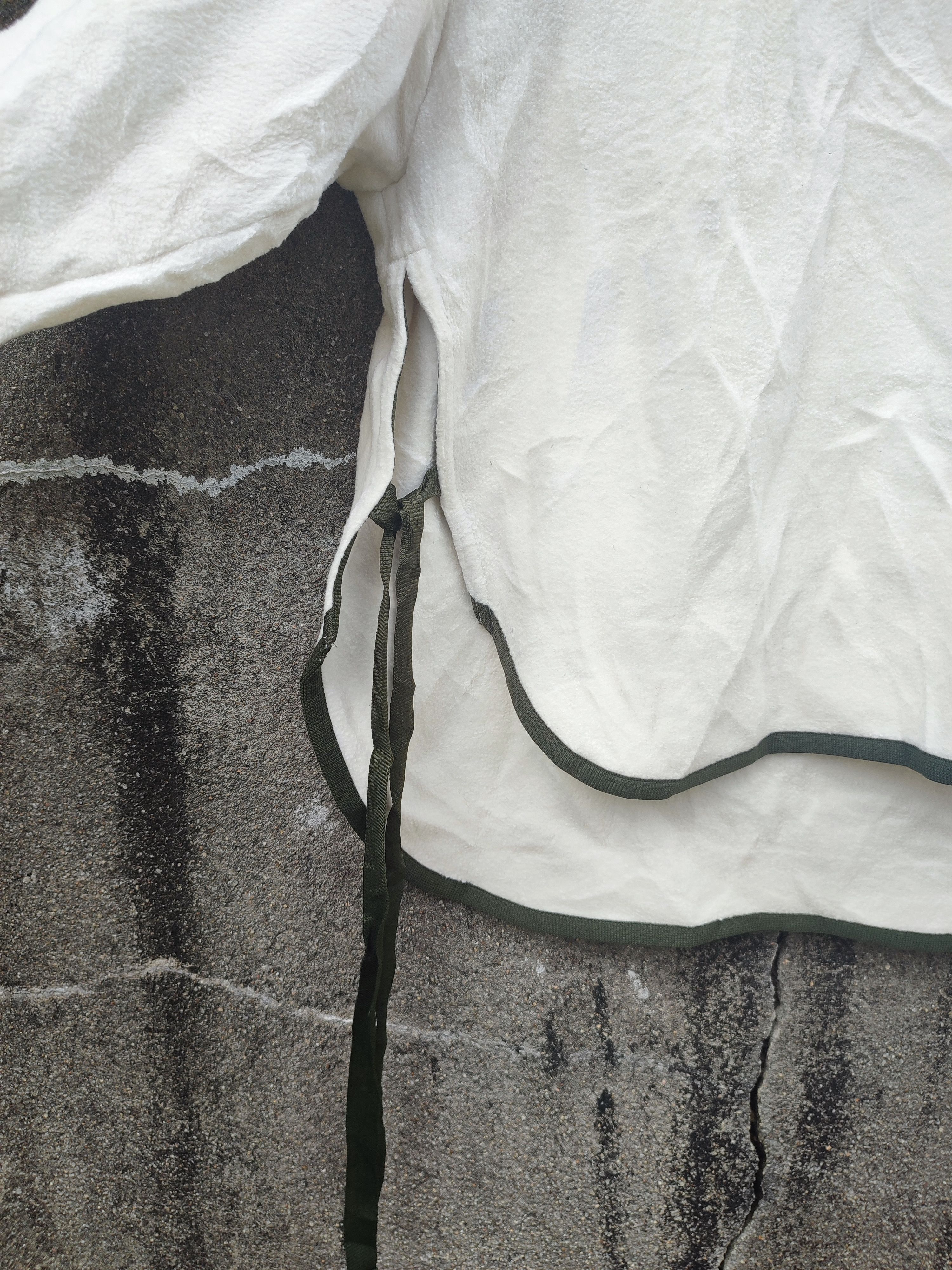 Uniqlo × White Mountaineering UNIQLO x White Mountaineering Fleece Pullover – Off-White Size US M / EU 48-50 / 2 - 7 Thumbnail