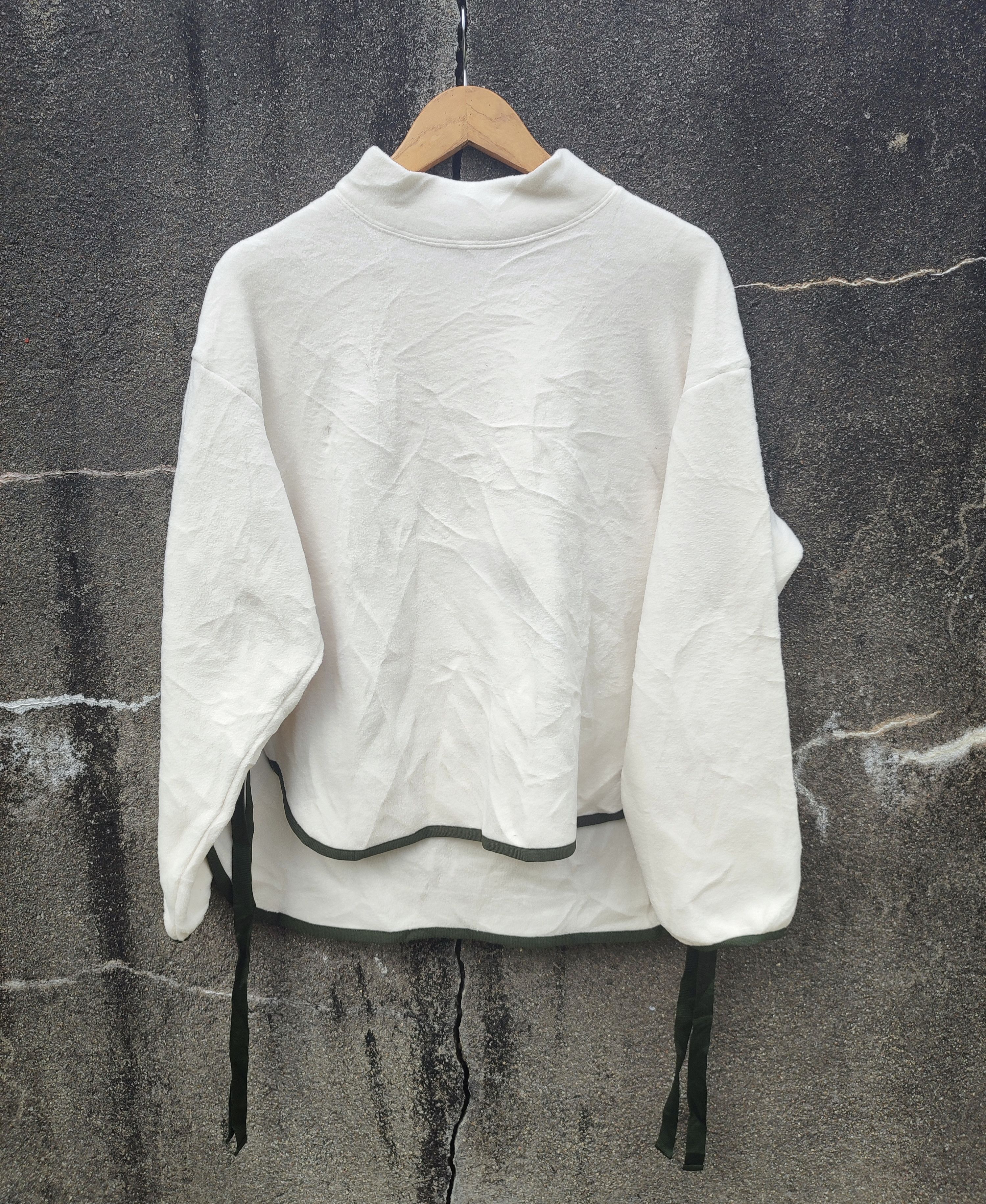 Uniqlo × White Mountaineering UNIQLO x White Mountaineering Fleece Pullover – Off-White Size US M / EU 48-50 / 2 - 1 Thumbnail