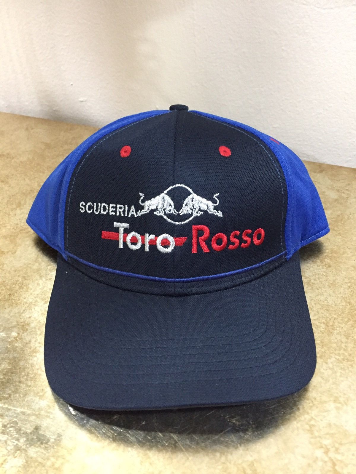 Red Bull Scuderia toro Rosso Red Bull official Motorsports snapback Size ONE SIZE - 3 Thumbnail
