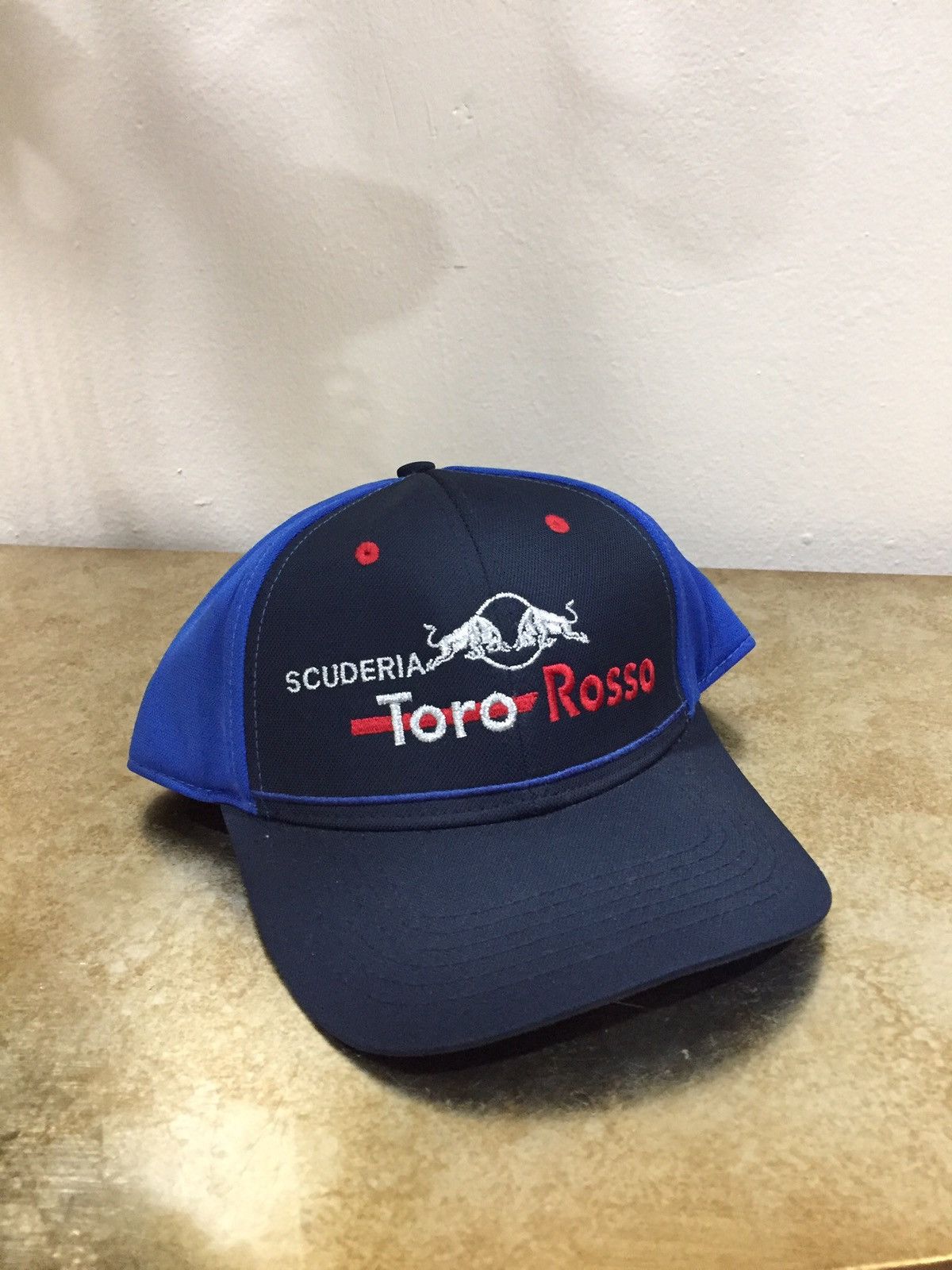 Red Bull Scuderia toro Rosso Red Bull official Motorsports snapback Size ONE SIZE - 2 Thumbnail