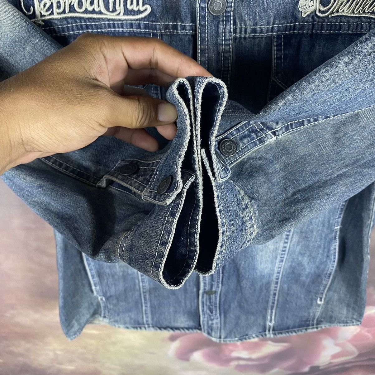 In The Attic × Japanese Brand × Vintage Vintage In The Attic SpellOut Light Denim Jacket Size L / US 10 / IT 46 - 9 Thumbnail
