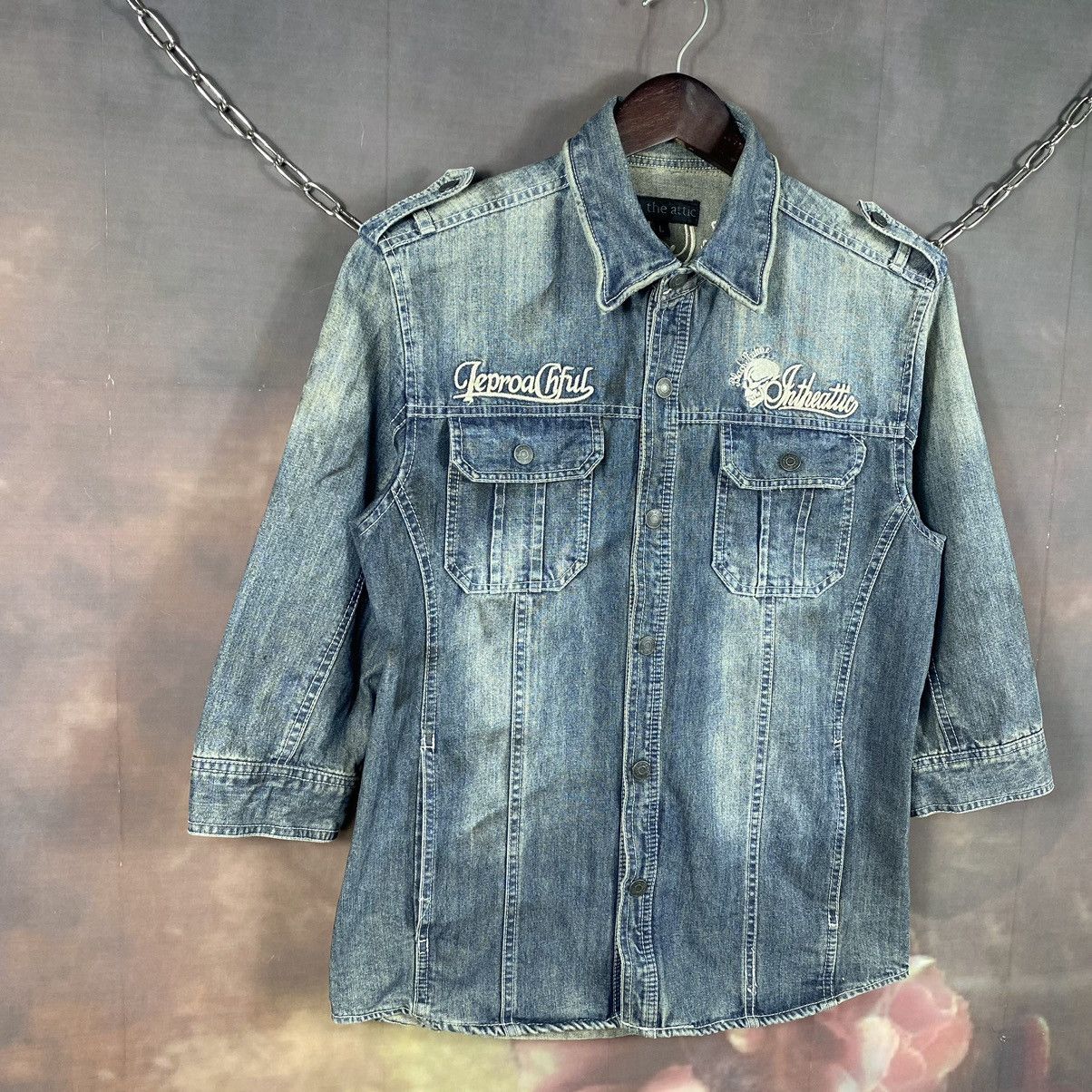 In The Attic × Japanese Brand × Vintage Vintage In The Attic SpellOut Light Denim Jacket Size L / US 10 / IT 46 - 3 Thumbnail